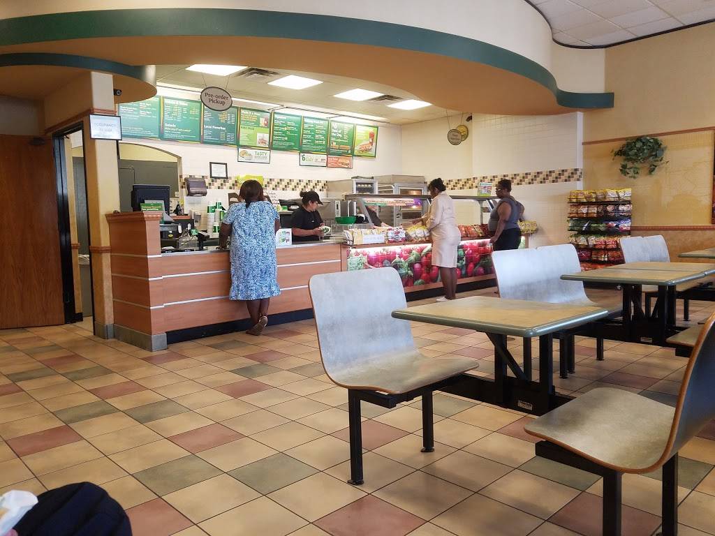 Subway Restaurants | restaurant | 3704 Scott St, Houston, TX 77004, USA | 7137479651 OR +1 713-747-9651
