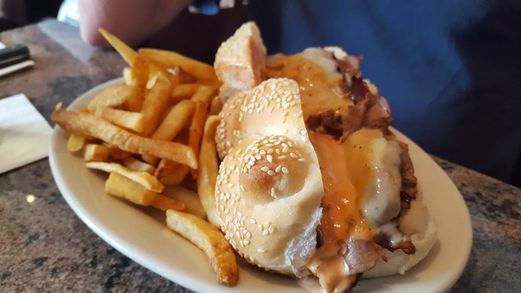 Four66 Pub & Grille | restaurant | 466 Newbury St, Danvers, MA 01923, USA | 9787749662 OR +1 978-774-9662