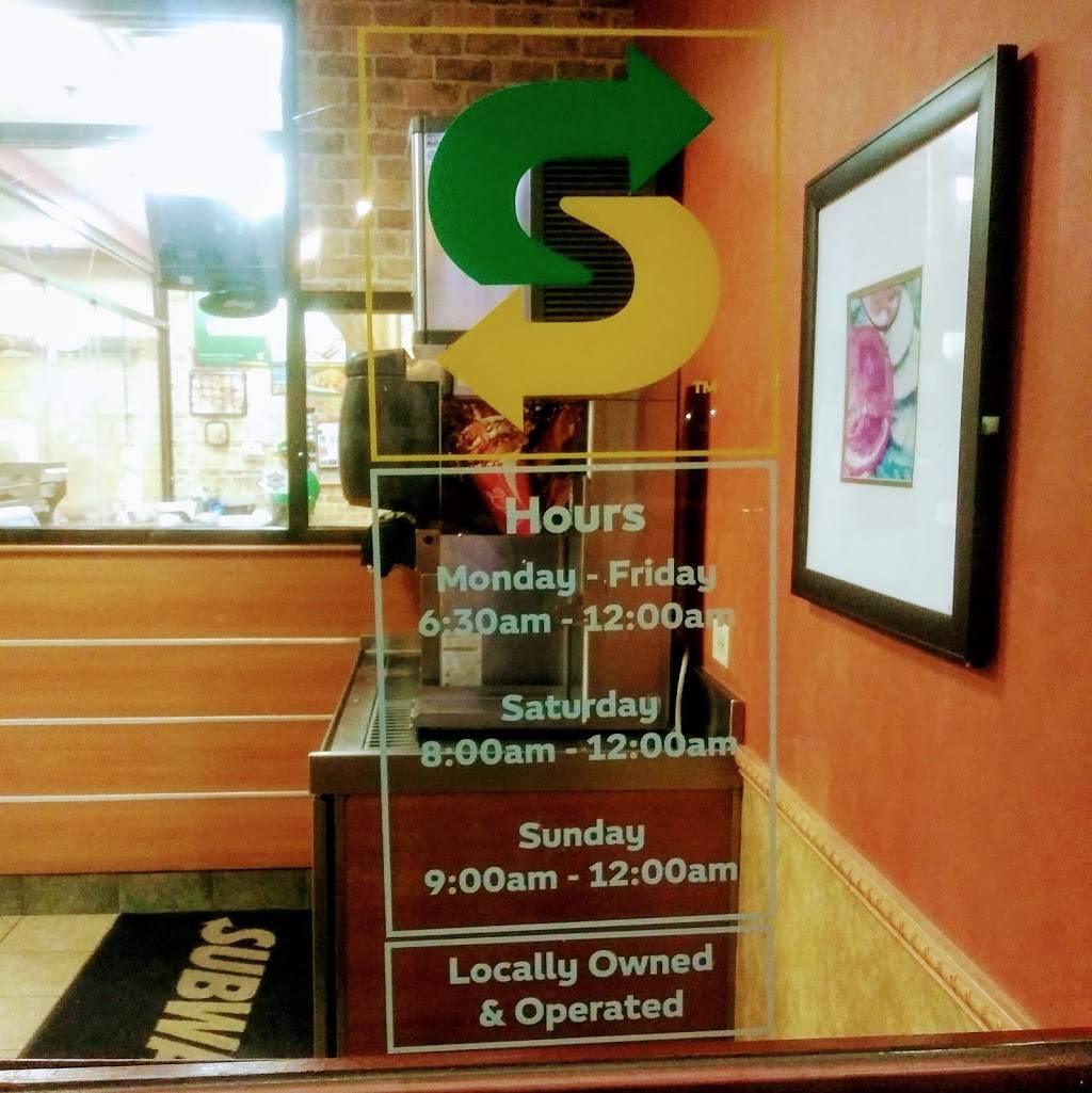 Subway Restaurants | restaurant | 4030 Roosevelt Rd, Chicago, IL 60624, USA | 7737226902 OR +1 773-722-6902