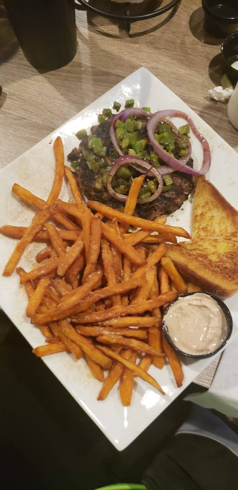 Coachs Neighborhood Grill | restaurant | 1033 Randolph St SUITE 26, Thomasville, NC 27360, USA | 3363138944 OR +1 336-313-8944