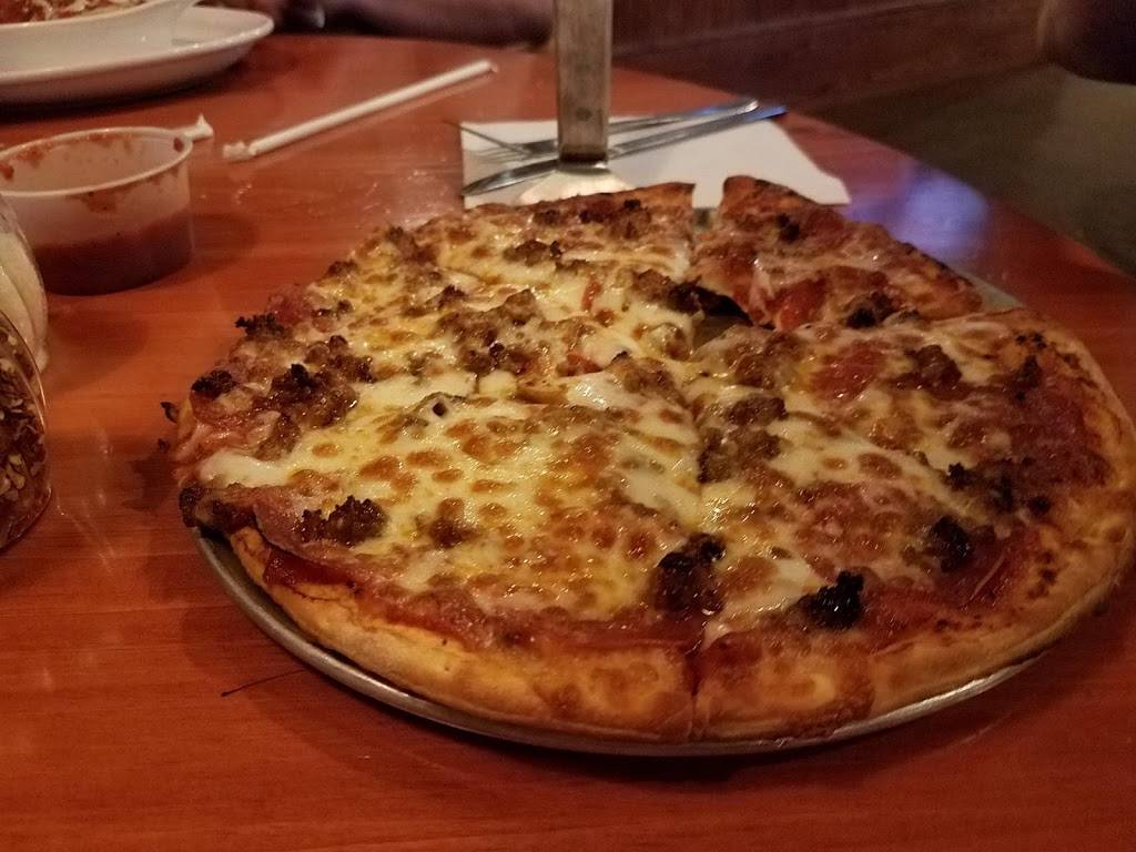 Pirates Cove | restaurant | 108 Mt Vernon Ave, Mt Vernon, OH 43050, USA | 7403935000 OR +1 740-393-5000