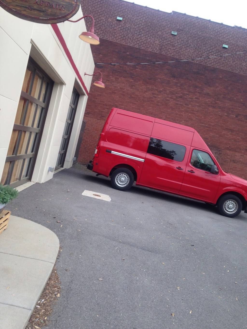 The Station | restaurant | 2232 Thurman Ave, St. Louis, MO 63110, USA | 3147355527 OR +1 314-735-5527