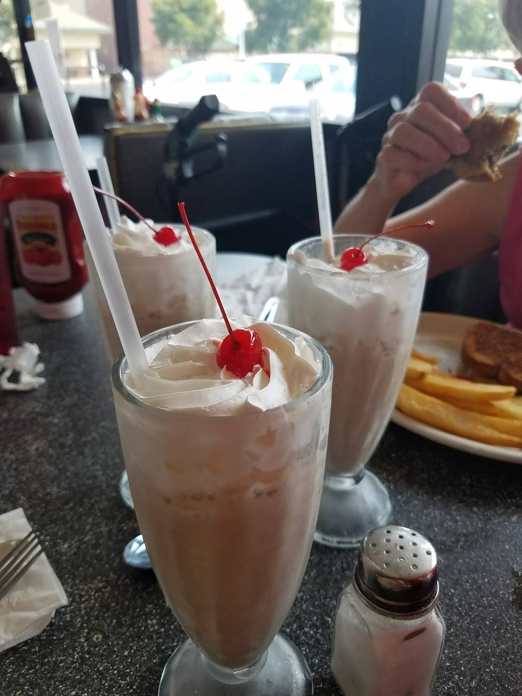 Chubbys Diner | restaurant | 3108 E Gettysburg Ave, Fresno, CA 93726, USA | 5592274402 OR +1 559-227-4402