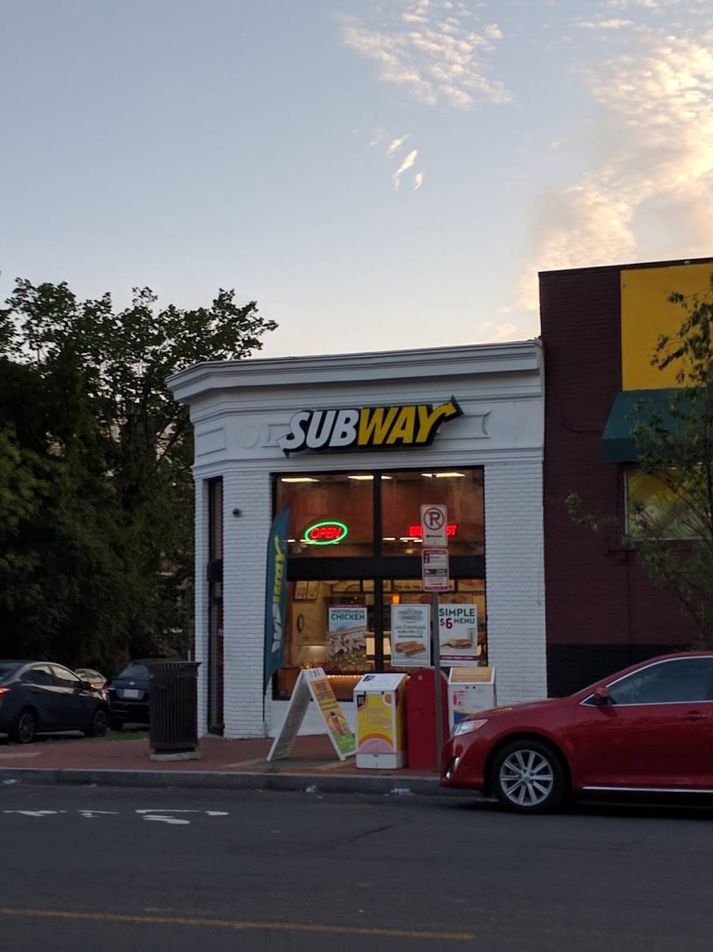 Subway Restaurants | restaurant | 3160-3174 Mt Pleasant St NW, Washington, DC 20010, USA | 2028422273 OR +1 202-842-2273
