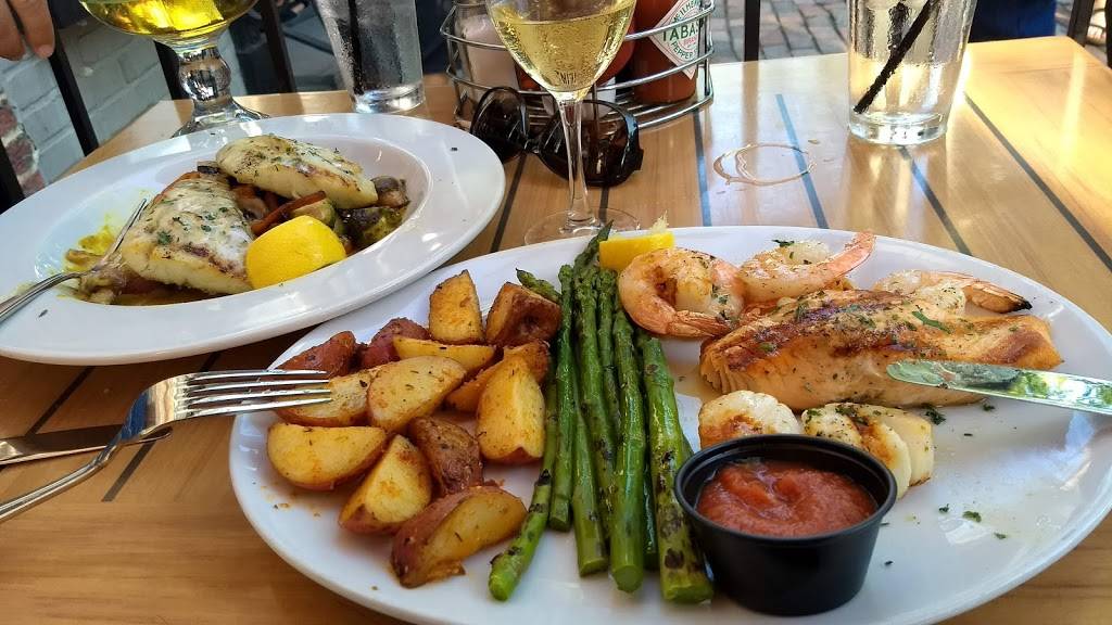 Daniel OConnells Irish Restaurant & Bar | restaurant | 112 King St, Alexandria, VA 22314, USA | 7037391124 OR +1 703-739-1124