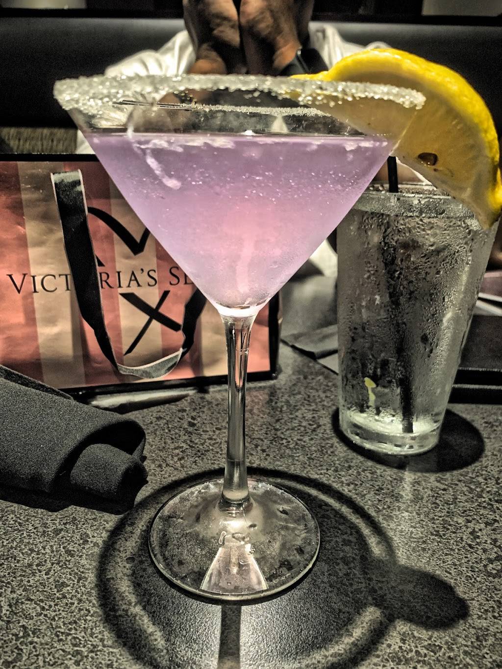 Black Rock Bar and Grill | restaurant | 6200 N Federal Hwy, Fort Lauderdale, FL 33308, USA | 9543682525 OR +1 954-368-2525