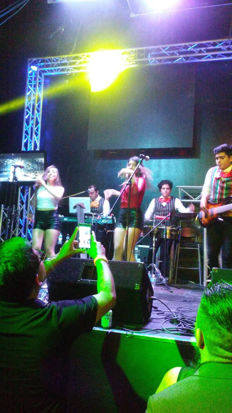 Candela Bar And Grill | restaurant | 8526 W Golf Rd, Niles, IL 60714, USA | 8474147973 OR +1 847-414-7973