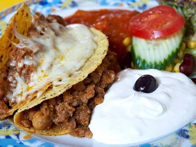 El Chinaco | restaurant | 560 W 19th St, Costa Mesa, CA 92627, USA | 9497228632 OR +1 949-722-8632