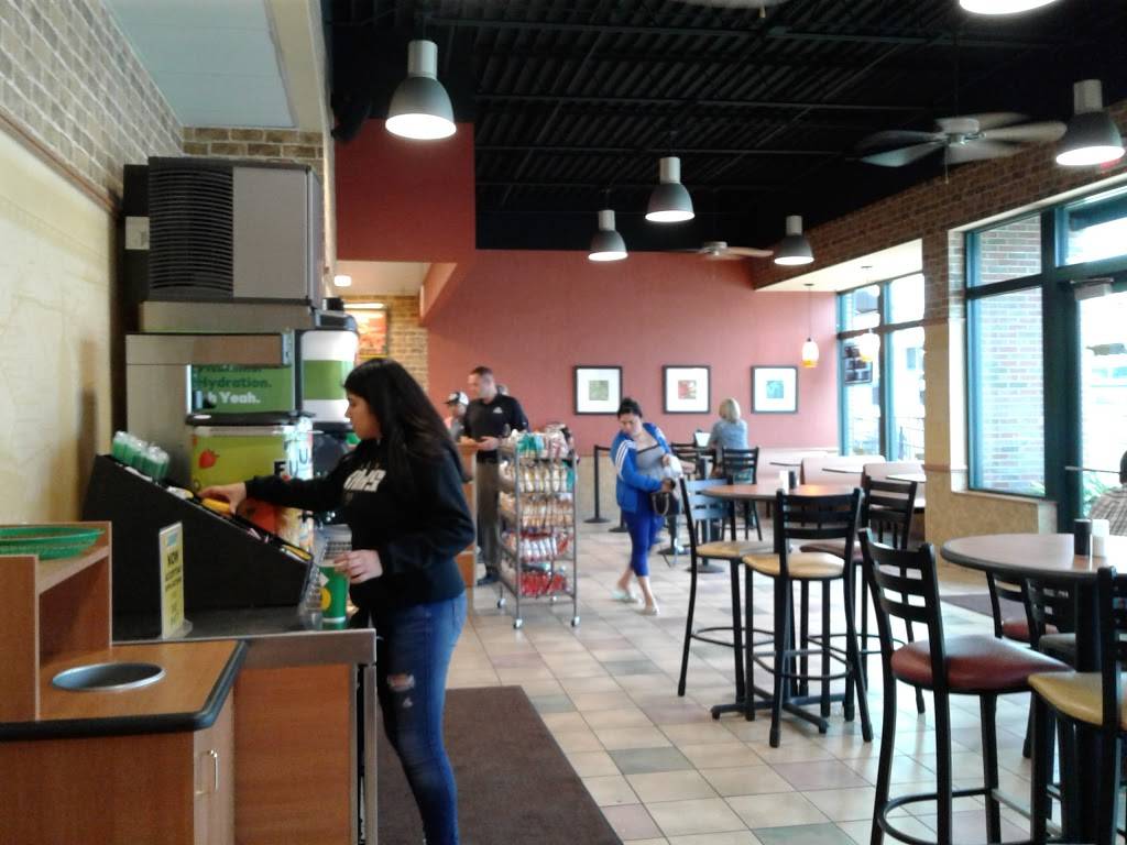 Subway Restaurants | restaurant | 121 E Main St, Grand Prairie, TX 75050, USA | 9726427501 OR +1 972-642-7501