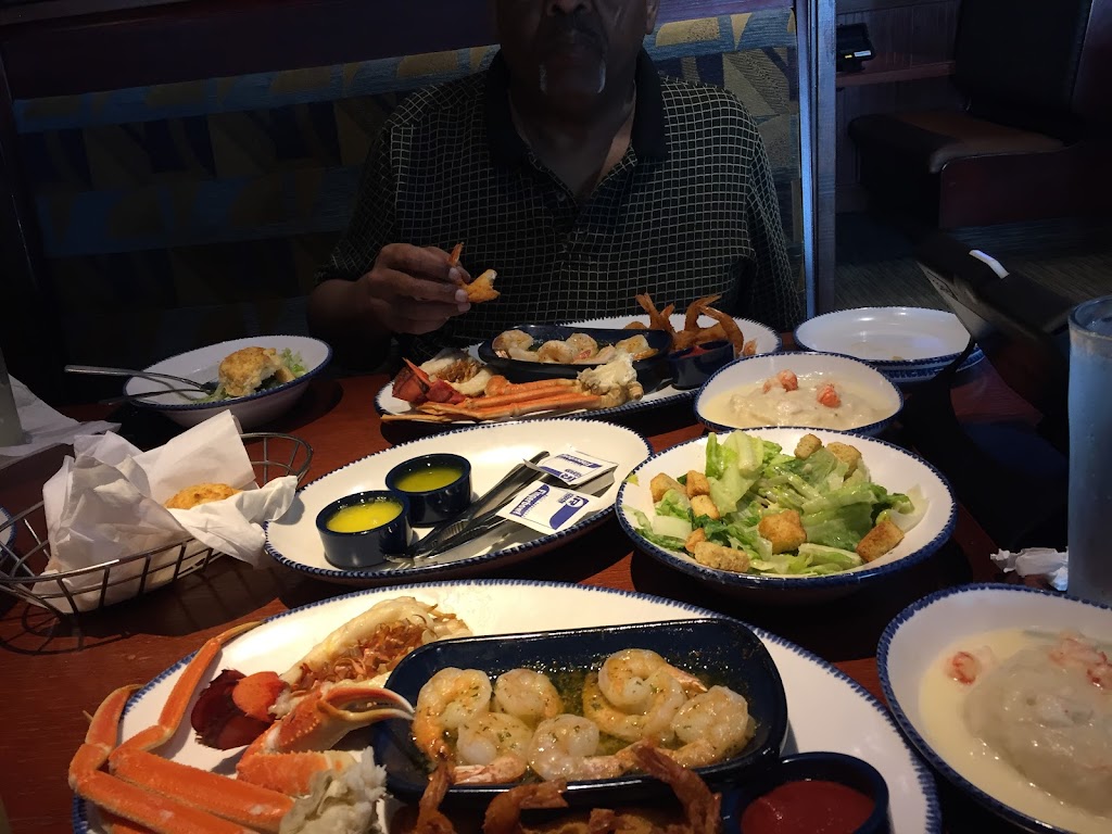 Red Lobster | restaurant | 330 S 72nd St, Omaha, NE 68114, USA | 4023915970 OR +1 402-391-5970