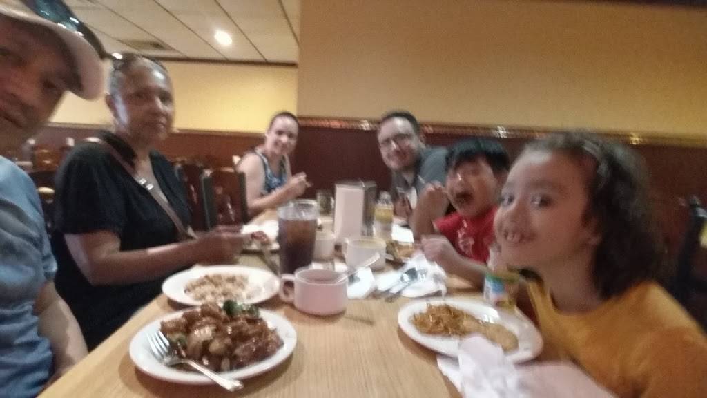 Young Young Chinese Buffet | restaurant | 1668 Meriden-Waterbury Turnpike, Southington, CT 06489, USA | 8606217678 OR +1 860-621-7678