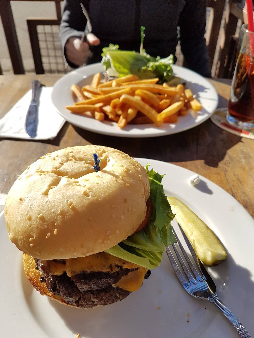 Burgers and Brew | restaurant | 403 3rd St, Davis, CA 95616, USA | 5307503600 OR +1 530-750-3600