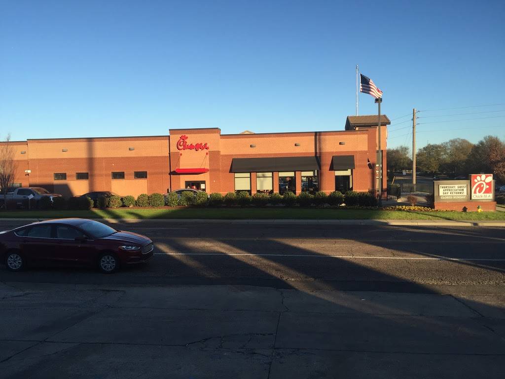Chick-fil-A | restaurant | 701 MS-12 E, Starkville, MS 39759, USA | 6623244460 OR +1 662-324-4460