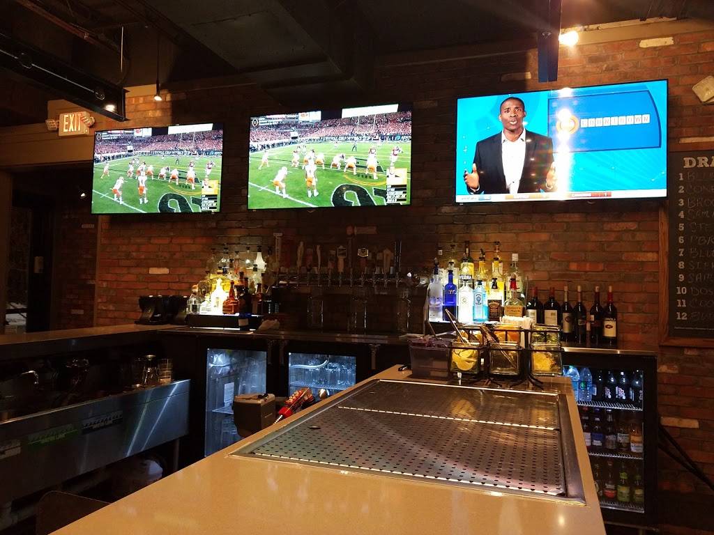 Chilis Grill & Bar | meal takeaway | 50 Middle Ave, Holtsville, NY 11742, USA | 6316543834 OR +1 631-654-3834