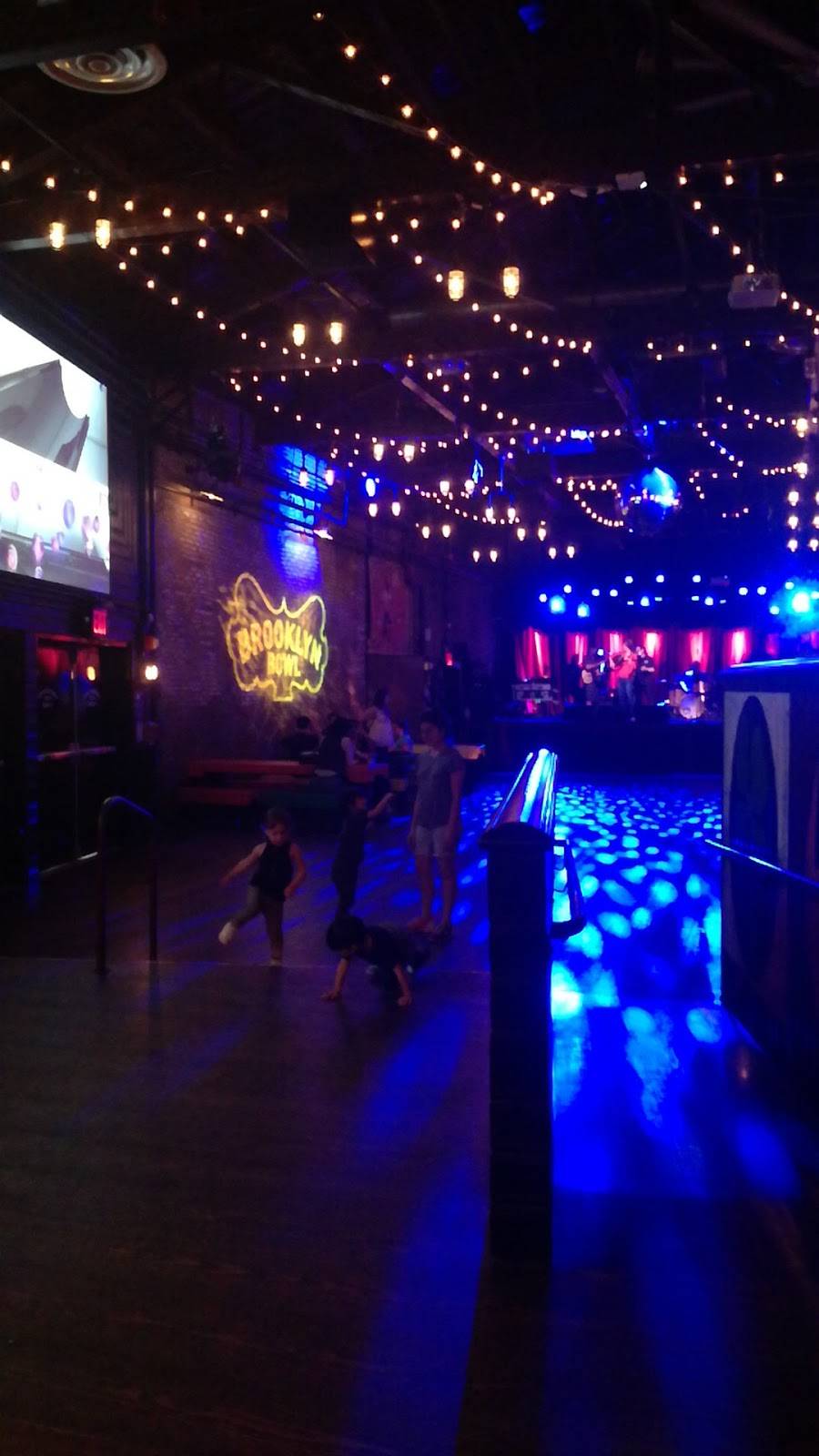 Blue Ribbon at Brooklyn Bowl | restaurant | 61 Wythe Ave, Brooklyn, NY 11211, USA | 7189633369 OR +1 718-963-3369