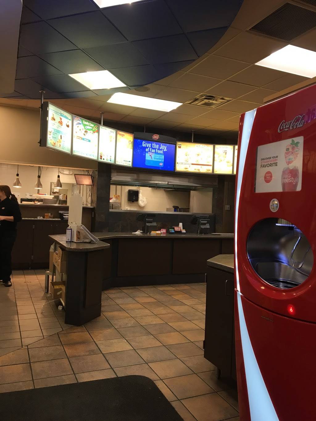 Dairy Queen Grill & Chill | restaurant | 1055 Veterans Pkwy, Clarksville, IN 47129, USA | 8122189127 OR +1 812-218-9127