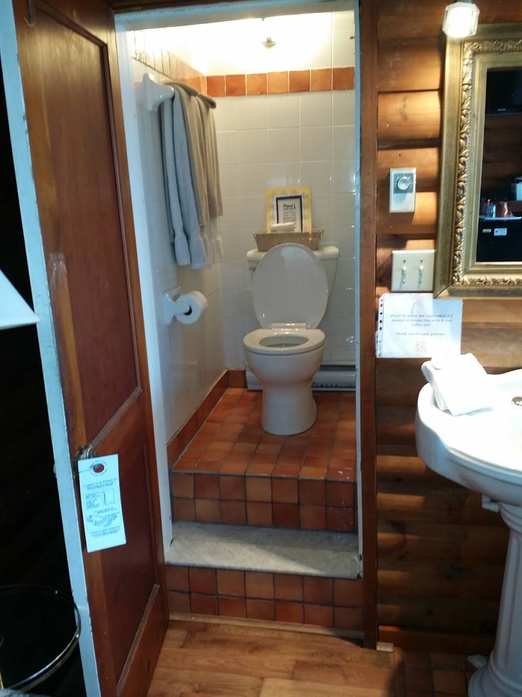 Bonnie View Inn | restaurant | 2713 Kashagawigamog Lake Rd, Minden, ON K0M 1S0, Canada | 8004610347 OR +1 800-461-0347