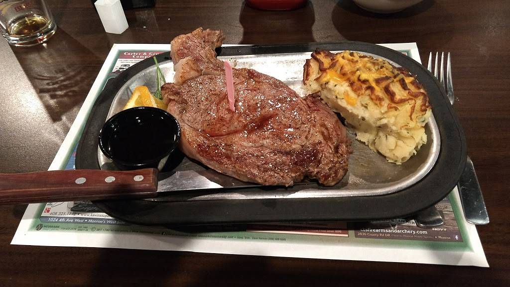 Bullets Restaurant | restaurant | 1301 15th Ave, Monroe, WI 53566, USA | 6083257777 OR +1 608-325-7777