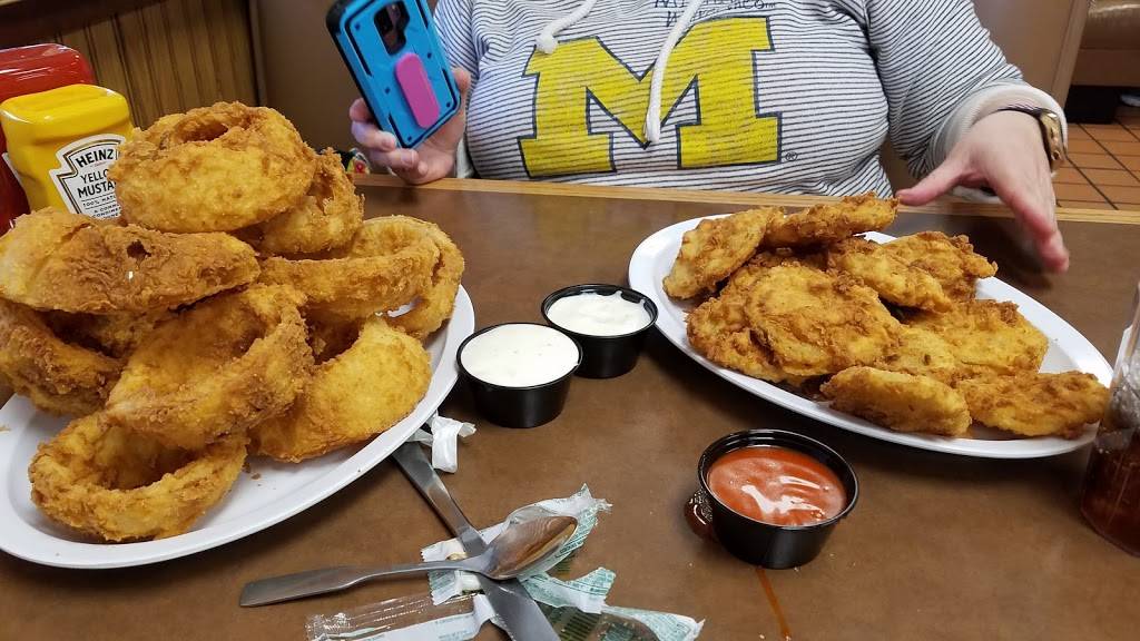 PTs | restaurant | 501 S Broadway, Oak Grove, MO 64075, USA | 8166907878 OR +1 816-690-7878