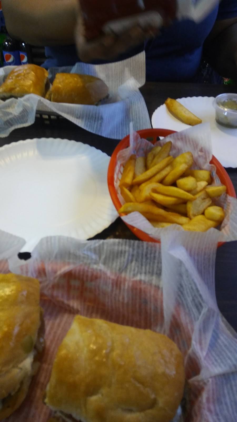 Angilos Pizza | restaurant | 2649 Robertson Ave, Cincinnati, OH 45212, USA | 5136314300 OR +1 513-631-4300