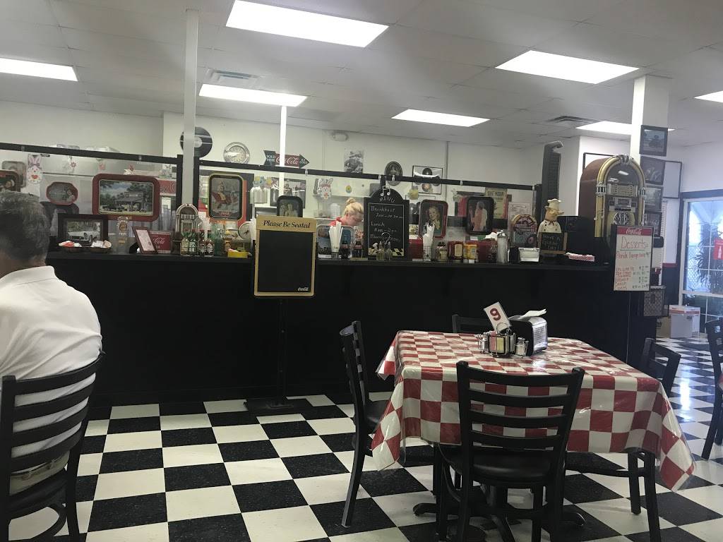 Jukebox Cafe | restaurant | 100 Plantation Dr, Titusville, FL 32780, USA | 3212648678 OR +1 321-264-8678