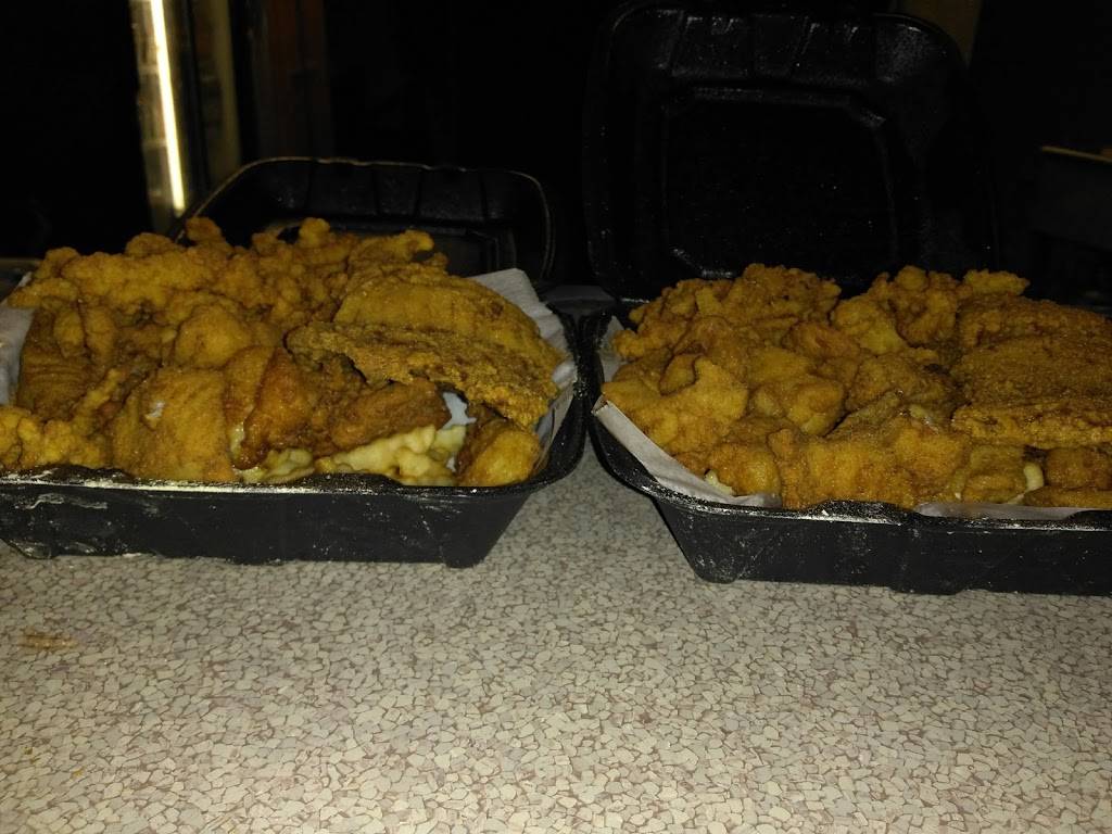 Vaughn Fish & Chips | restaurant | 1 Erie St, Dorchester, MA 02121, USA | 6178251194 OR +1 617-825-1194