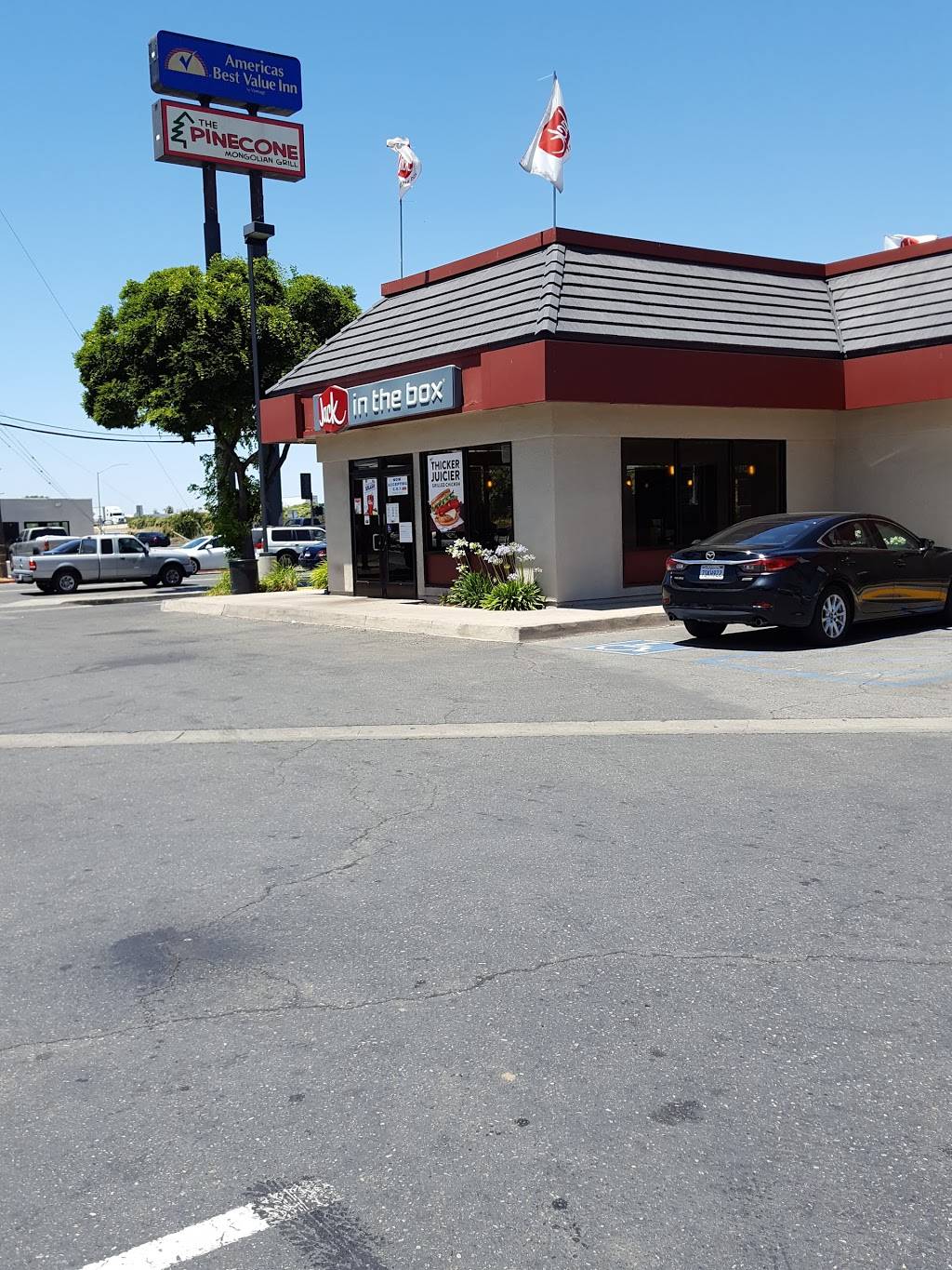 Jack in the Box | restaurant | 1270 V St, Merced, CA 95340, USA | 2097232465 OR +1 209-723-2465