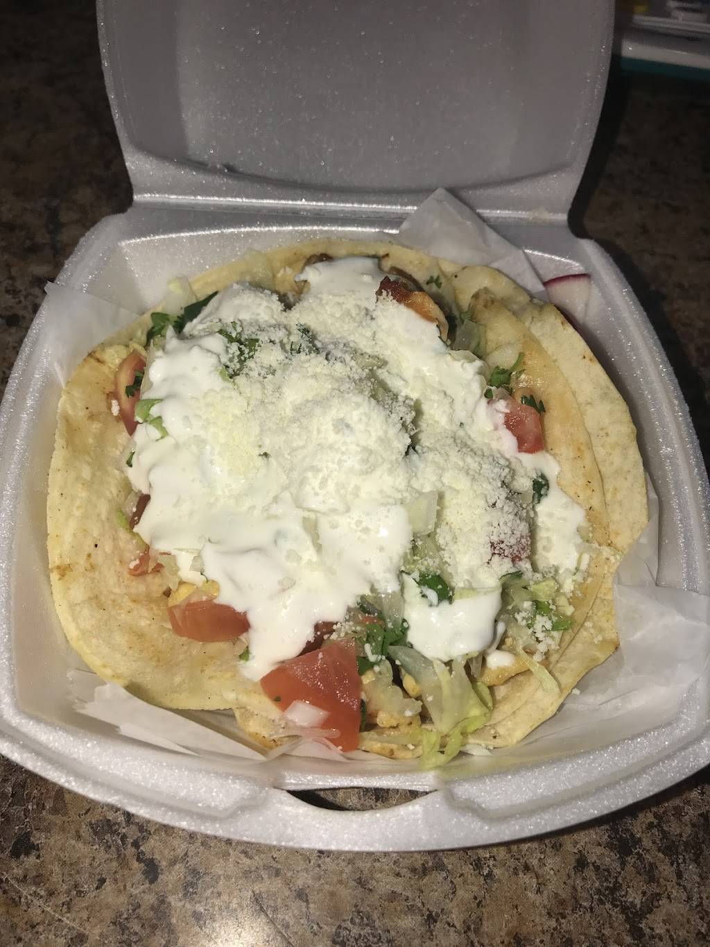 La Familia | restaurant | 334 E Gun Hill Rd, Bronx, NY 10467, USA | 7185159848 OR +1 718-515-9848