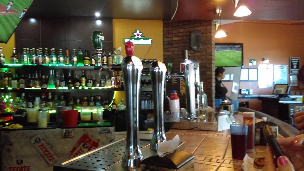 Chiltepinos Wings Rosarito Mall | restaurant | Carretera Tijuana - Ensenada 300, Rosarito Mall, Parcelas, 22000 Rosarito, B.C., Mexico | 016616139372 OR +52 661 613 9372