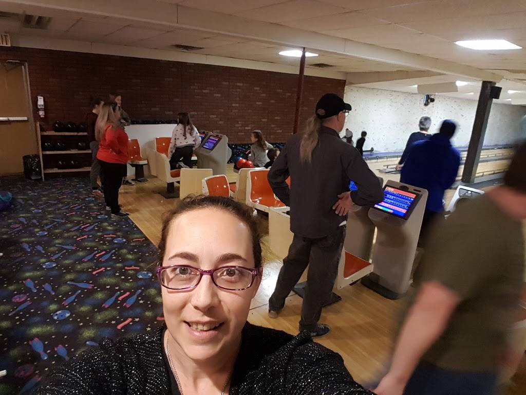 J & D Bowling & Restaurant | restaurant | 4 Young St, Tilbury, ON N0P 2L0, Canada | 5196821555 OR +1 519-682-1555