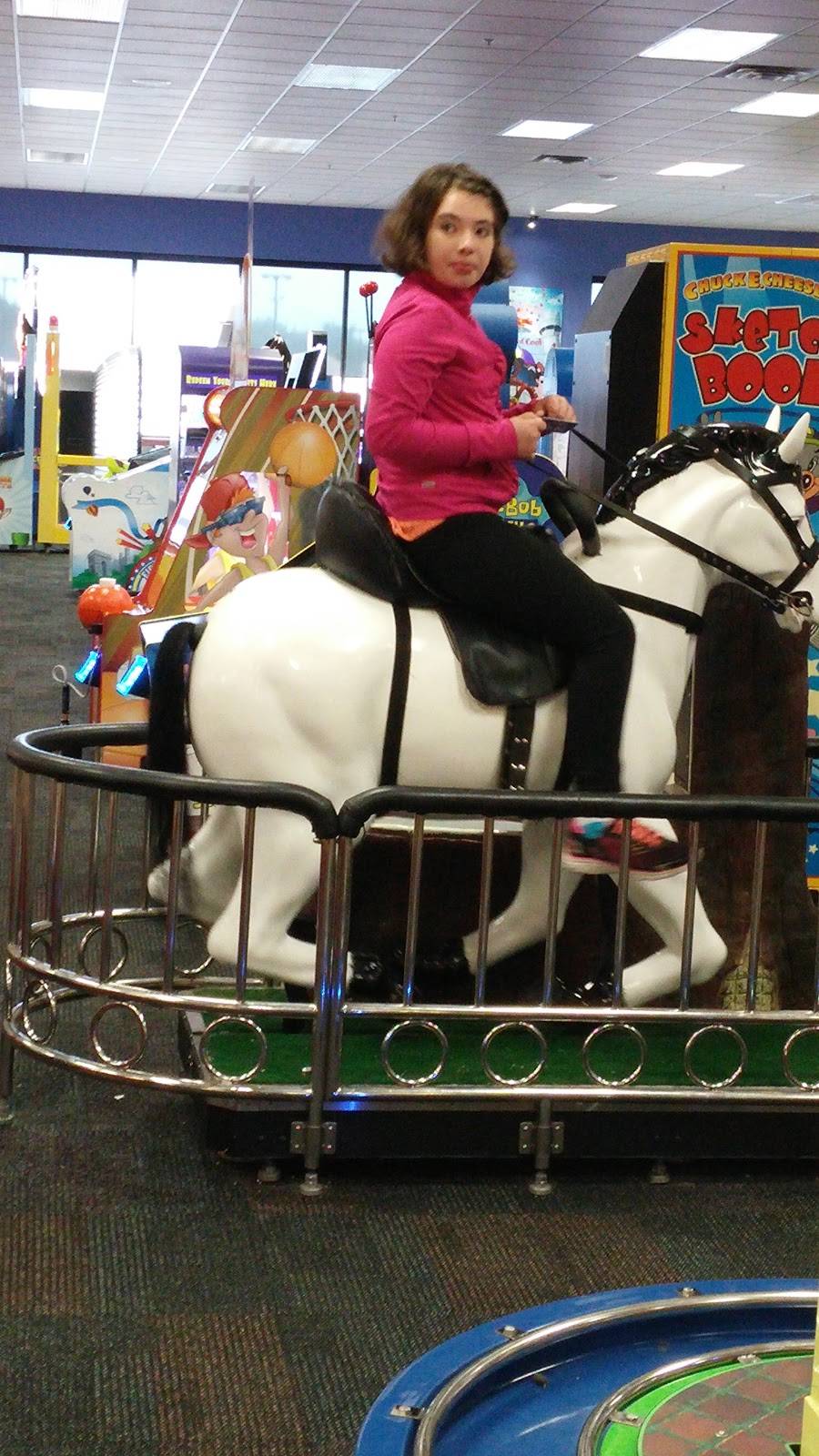 Chuck E. Cheese | restaurant | 3318 W Division St, St Cloud, MN 56301, USA | 3202533760 OR +1 320-253-3760