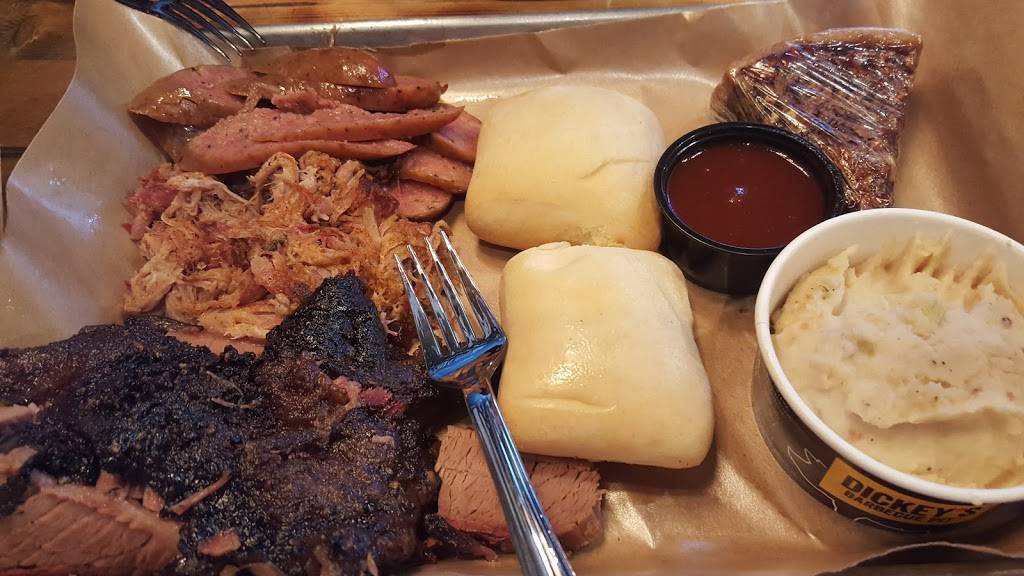 Dickeys Barbecue Pit | restaurant | 1877 E Williams Field Rd, Gilbert, AZ 85295, USA | 4806260686 OR +1 480-626-0686
