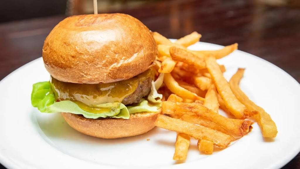 Salernos Express - Aurora | restaurant | Located Inside The Piazza 85, Executive Dr, Aurora, IL 60504, USA | 6309782088 OR +1 630-978-2088