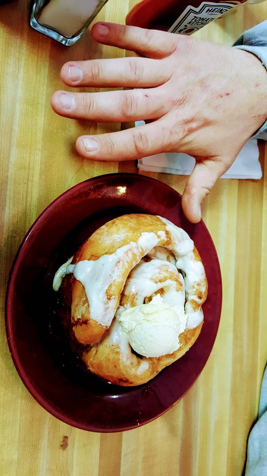 Mollies Kountry Kitchen | restaurant | 21851 CA-18, Apple Valley, CA 92307, USA | 7602406130 OR +1 760-240-6130