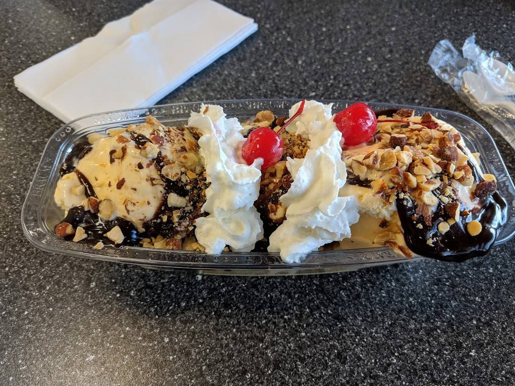 Braums Ice Cream & Burger Restaurant | restaurant | 804 N Elm Pl, Broken Arrow, OK 74012, USA | 9182582424 OR +1 918-258-2424