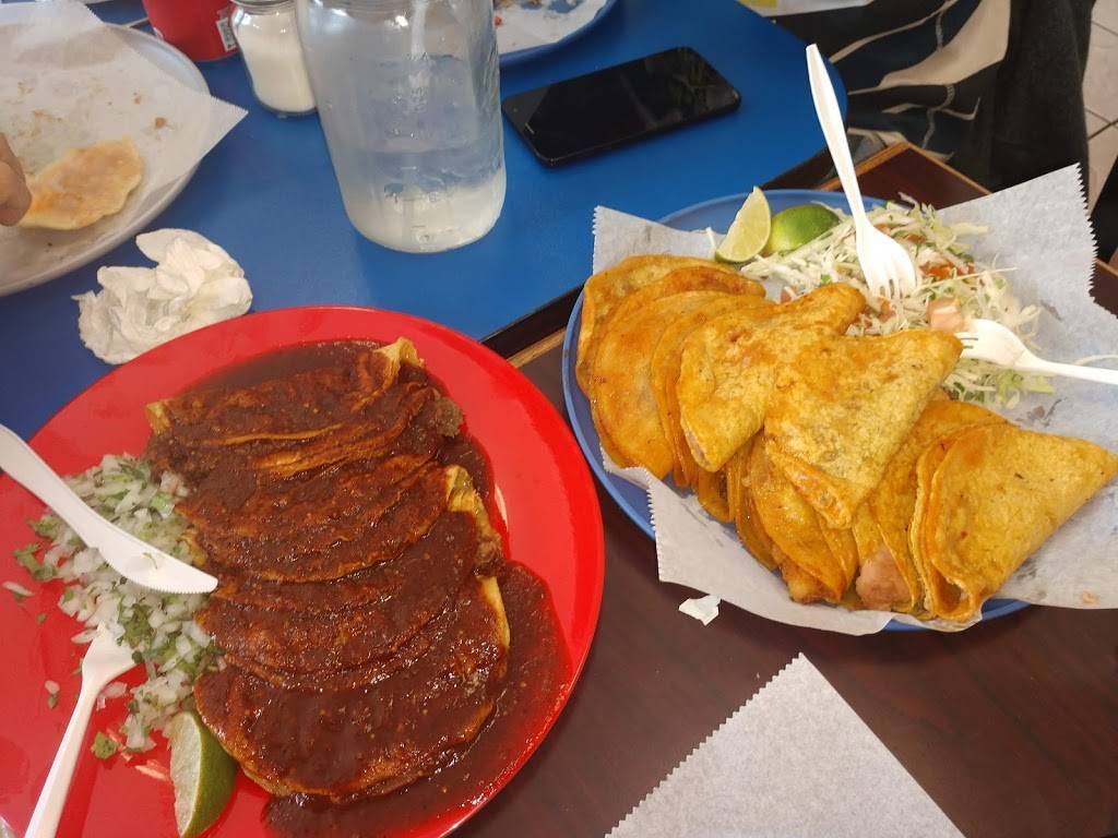 Del Pueblo | restaurant | 5800 W 35th St, Cicero, IL 60804, USA | 7084776036 OR +1 708-477-6036