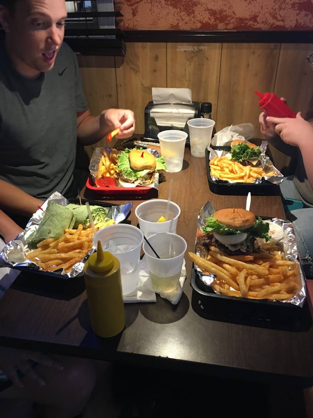 Grahams Beach Grill | restaurant | 5920 N Atlantic Ave, Cocoa Beach, FL 32931, USA | 3217837000 OR +1 321-783-7000