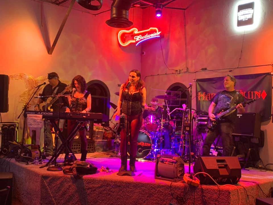 Mad Hippo Saloon | restaurant | 2948 Vineland Rd, Kissimmee, FL 34746, USA | 4074796881 OR +1 407-479-6881