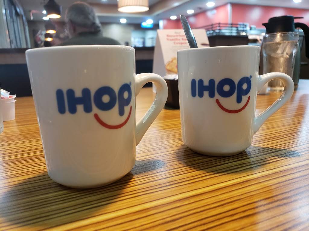 IHOP | restaurant | 515 S Ridge Cir, Wichita, KS 67209, USA | 3167730077 OR +1 316-773-0077