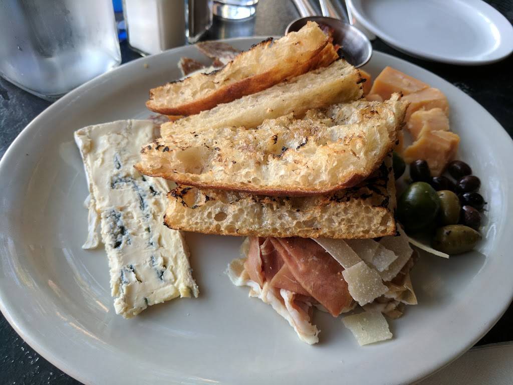 The Rossi Bar & Kitchen | restaurant | 895 N High St, Columbus, OH 43215, USA | 6142992810 OR +1 614-299-2810