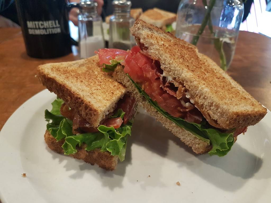 Mom And Pops | restaurant | 262 The Esplanade, Toronto, ON M5A 4J6, Canada | 4163646996 OR +1 416-364-6996