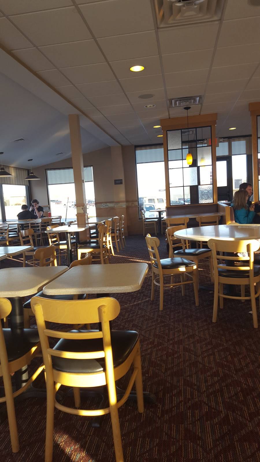 Wendys | restaurant | 810 Wacker Dr, Dubuque, IA 52002, USA | 5635566477 OR +1 563-556-6477