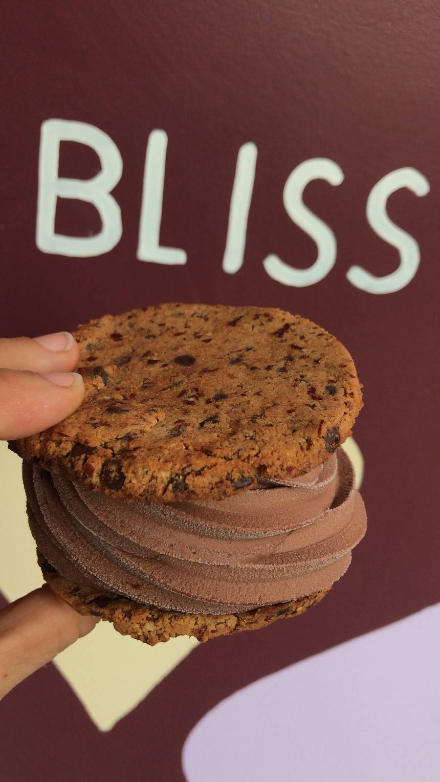 Yoga-urt | restaurant | 2211 Sunset Blvd, Los Angeles, CA 90026, USA | 2133185500 OR +1 213-318-5500