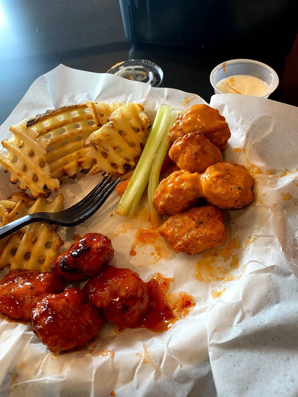 Good Land Wing Co. | restaurant | 15375 W Bluemound Rd, Brookfield, WI 53005, USA | 4149301377 OR +1 414-930-1377