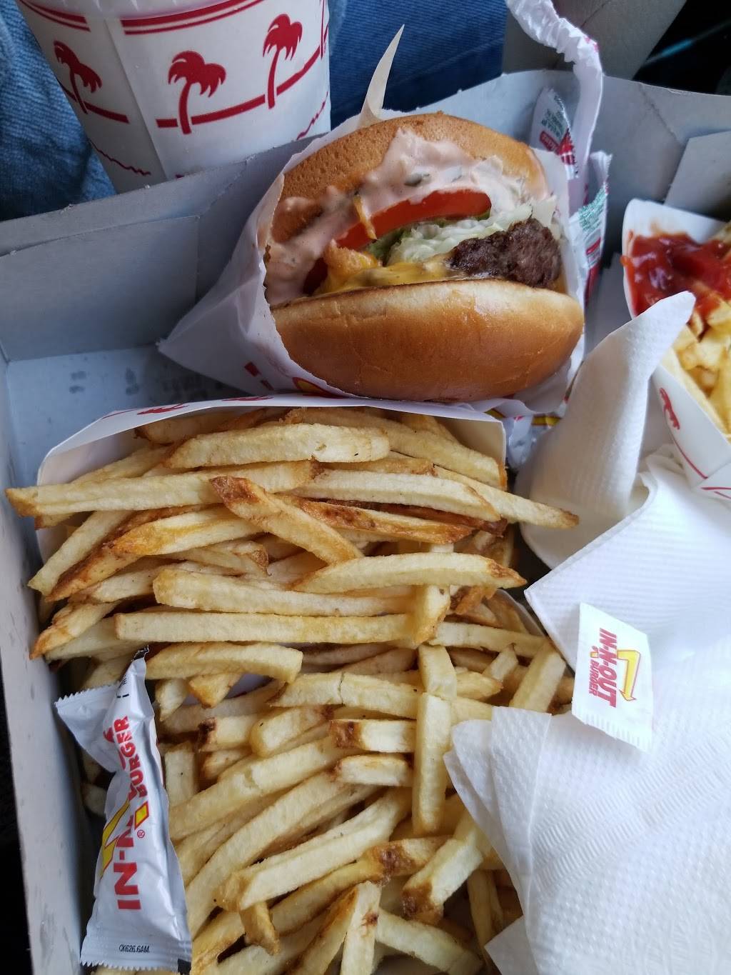 In-N-Out Burger | restaurant | 594 W 19th St, Costa Mesa, CA 92627, USA | 8007861000 OR +1 800-786-1000