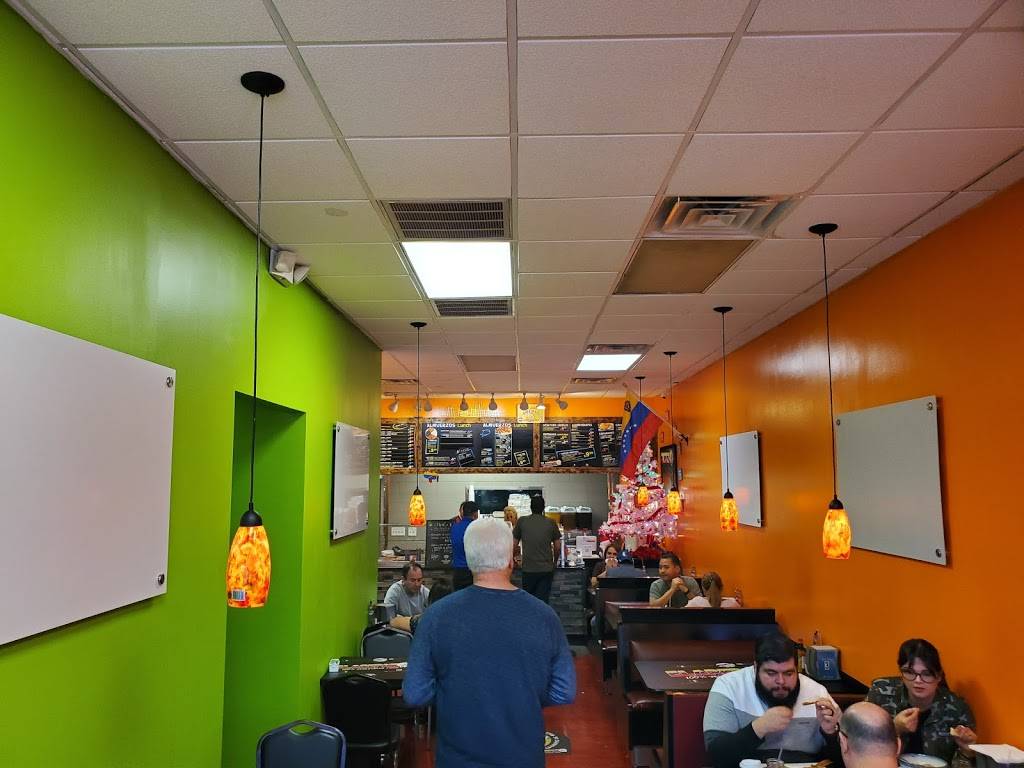 El Arepazo Vzla | restaurant | 2661 Midway Rd #100, Carrollton, TX 75006, USA | 4696770177 OR +1 469-677-0177