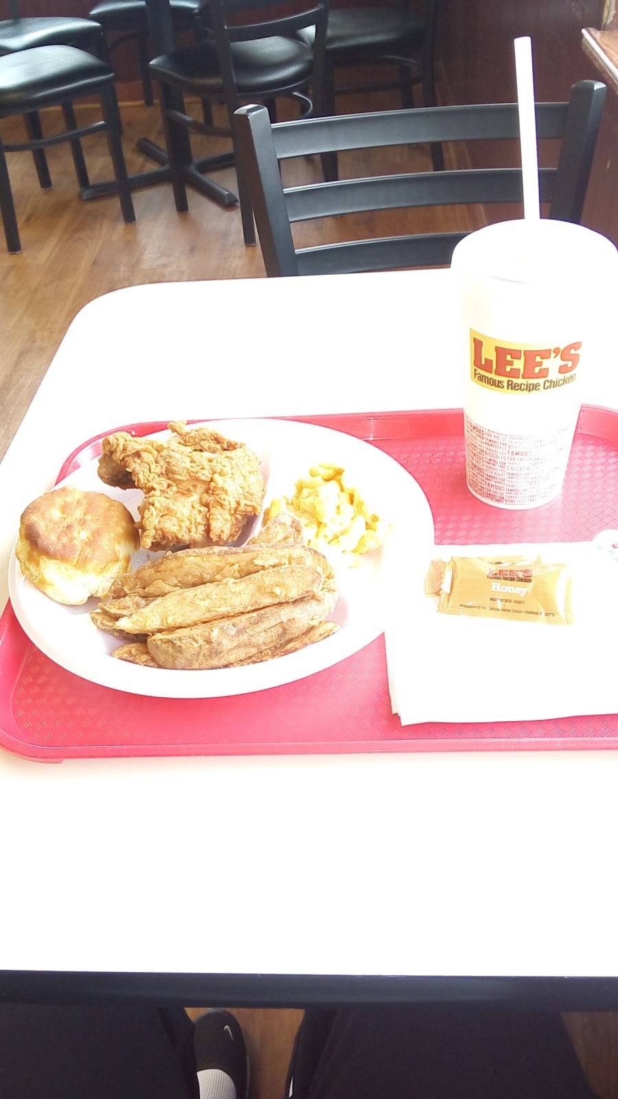 Famous Recipe Fried Chicken | restaurant | 341 Trojan Ln, New Castle, IN 47362, USA | 7655296278 OR +1 765-529-6278