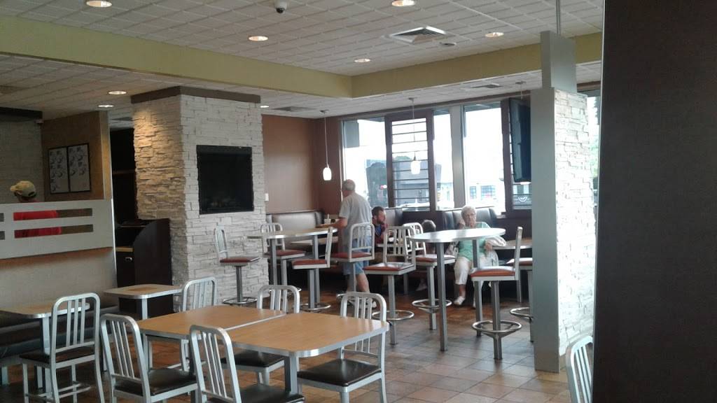 McDonalds | cafe | 1257 Blakeslee Blvd Dr E, Lehighton, PA 18235, USA | 5703864469 OR +1 570-386-4469