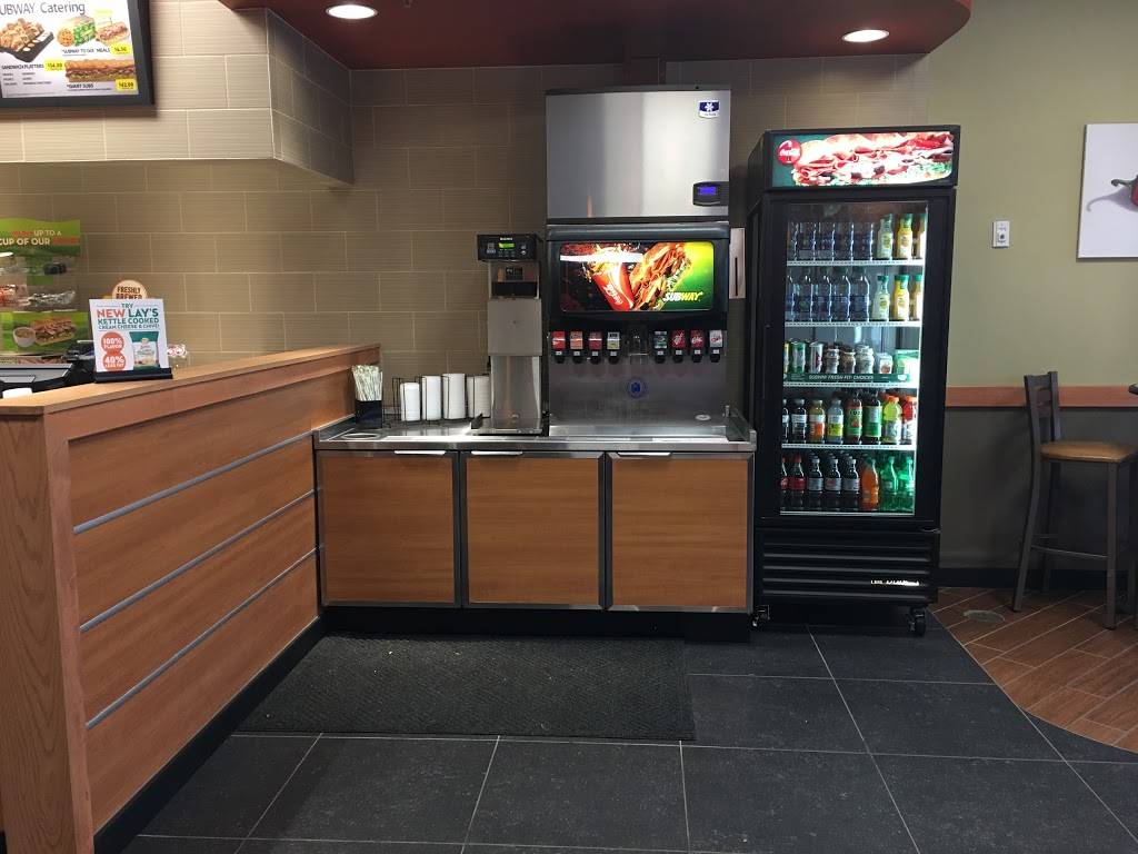 Subway Restaurants | restaurant | 224 Hawthorn Village Commons #224, Vernon Hills, IL 60061, USA | 8478167827 OR +1 847-816-7827