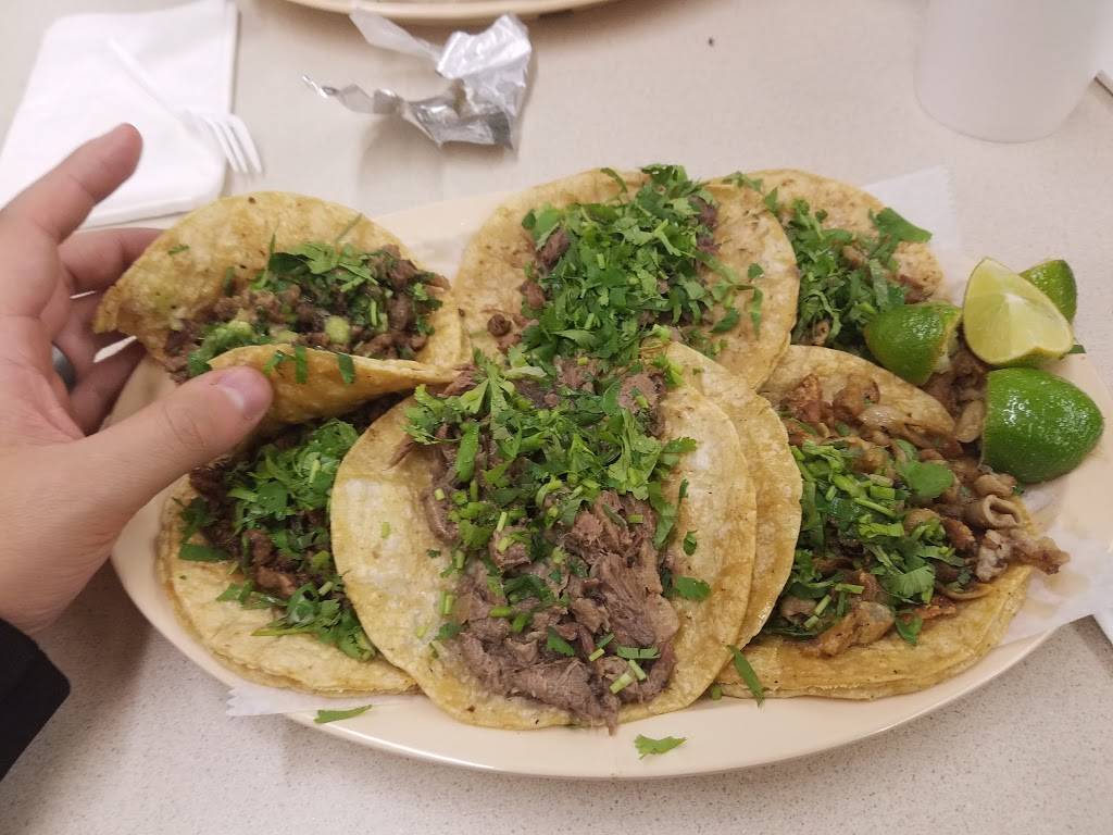 La Chiquita | restaurant | 1108 S Main St, Rockford, IL 61101, USA | 8159632997 OR +1 815-963-2997